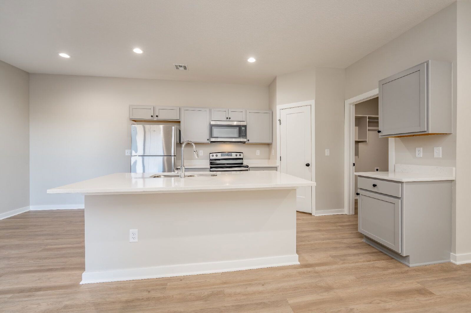 Brand New Three-Bed Two-Bath Townhomes Now Available For Rent LIMITED TIME OFFER: ONE MONTH FREE RENT*! property image