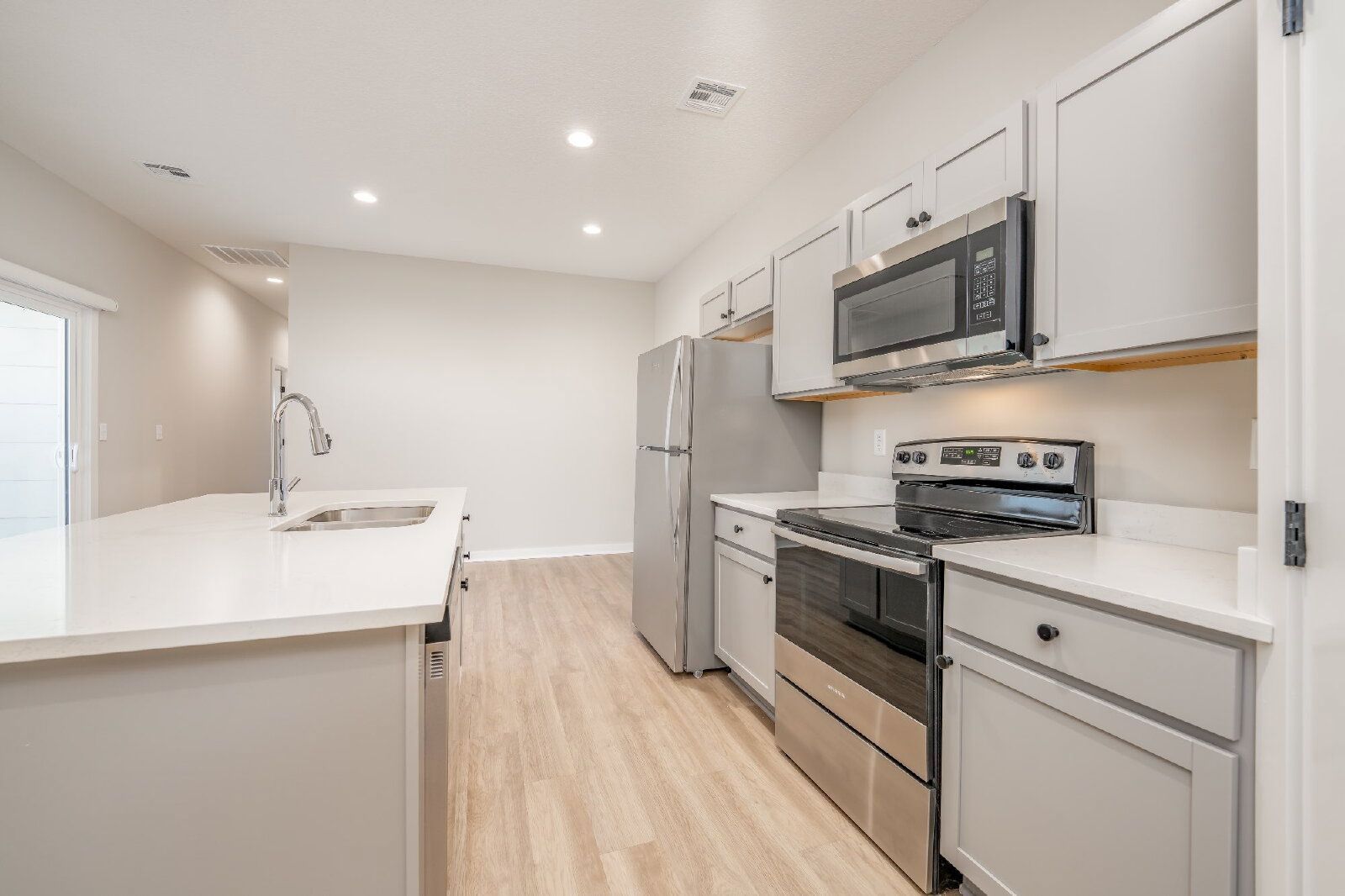 Brand New Three-Bed Two-Bath Townhomes Now Available For Rent LIMITED TIME OFFER: ONE MONTH FREE RENT*! property image