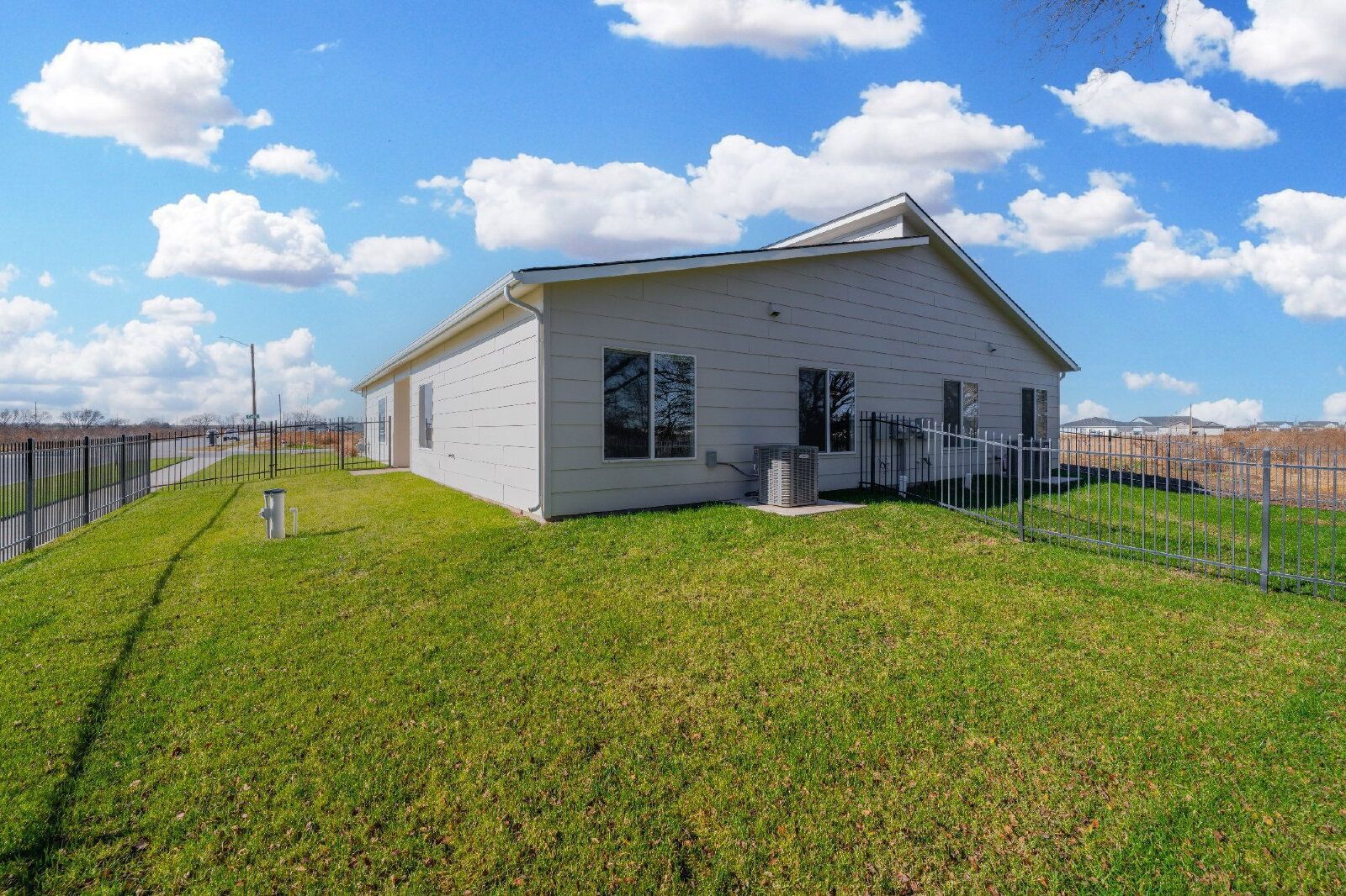 Brand New Three-Bed Two-Bath Townhomes Now Available For Rent LIMITED TIME OFFER: ONE MONTH FREE RENT*! property image