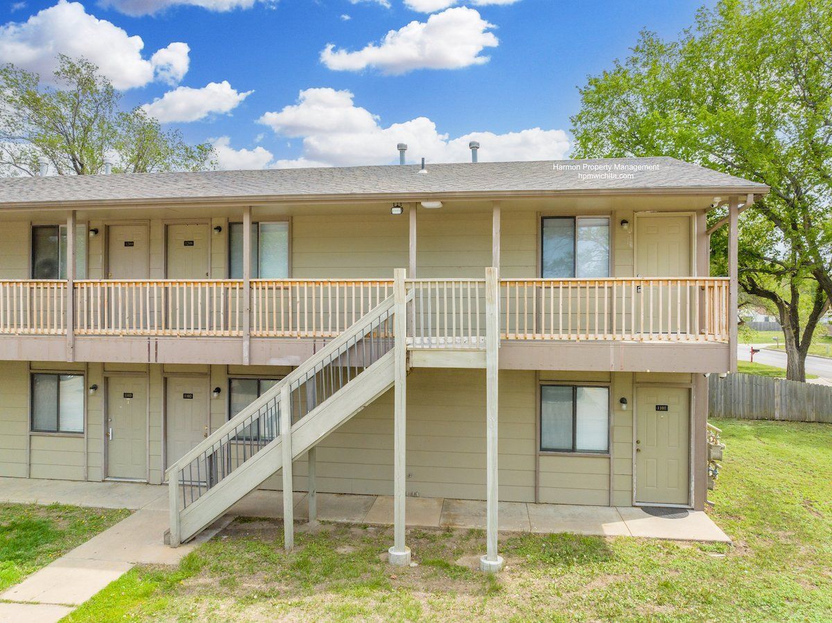 1 Bedroom Downstairs Apartment Near Central & West Now Available LIMITED TIME OFFER: ONE MONTH FREE RENT*! property image