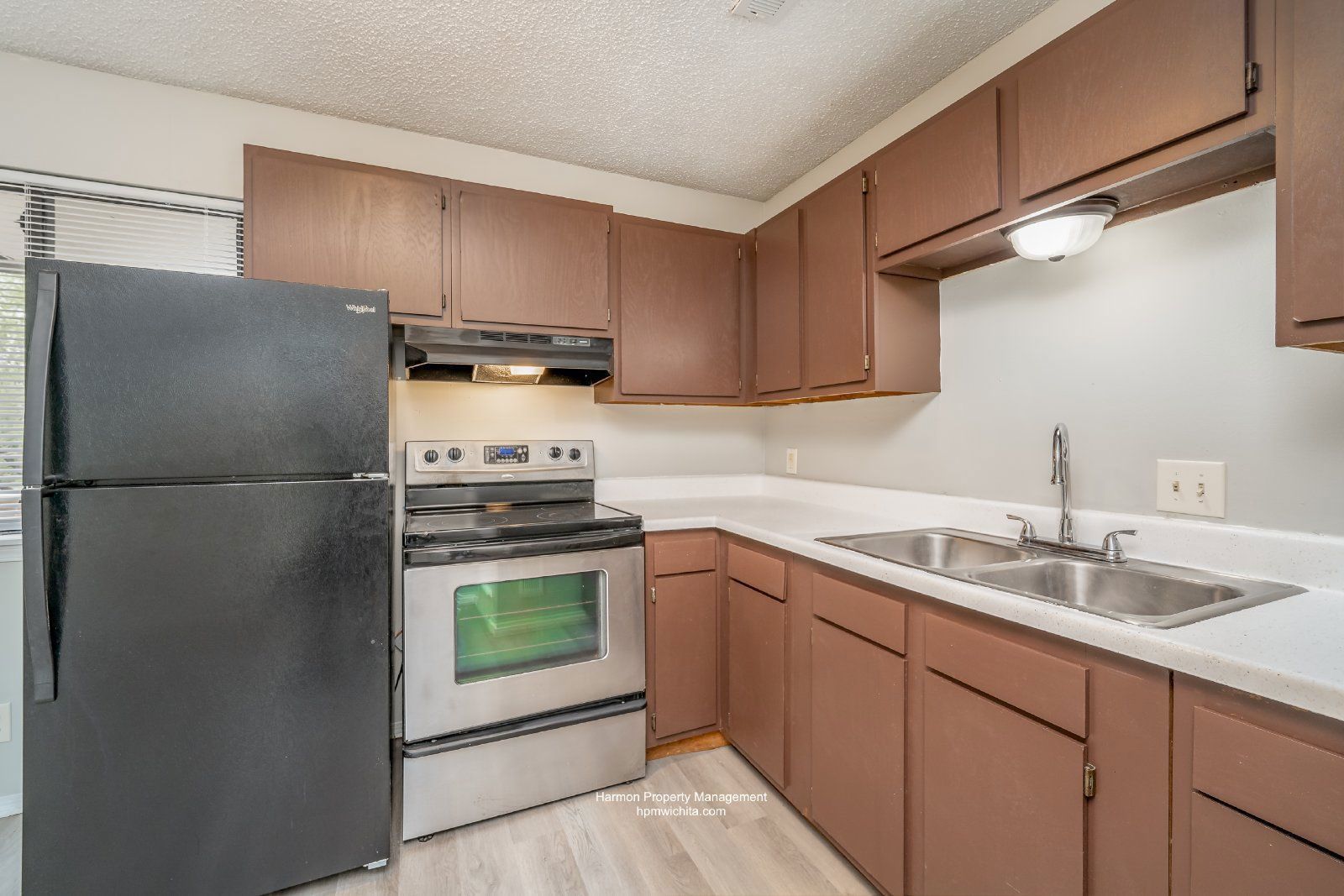 1 Bedroom Downstairs Apartment Near Central & West Now Available LIMITED TIME OFFER: ONE MONTH FREE RENT*! property image