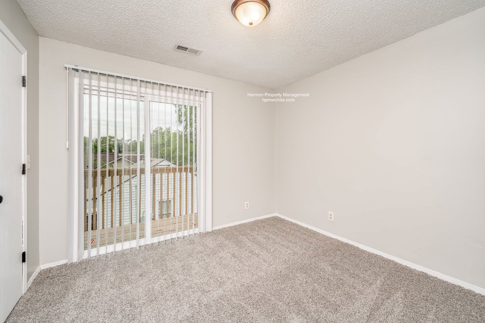 1 Bedroom Downstairs Apartment Near Central & West Now Available LIMITED TIME OFFER: ONE MONTH FREE RENT*! property image