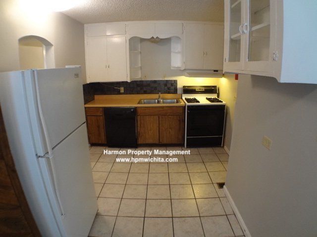 2 Bedroom Duplex Unit Near 17th St N & Hillside Within Walking Distance of WSU property image