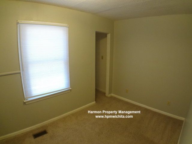 2 Bedroom Duplex Unit Near 17th St N & Hillside Within Walking Distance of WSU property image