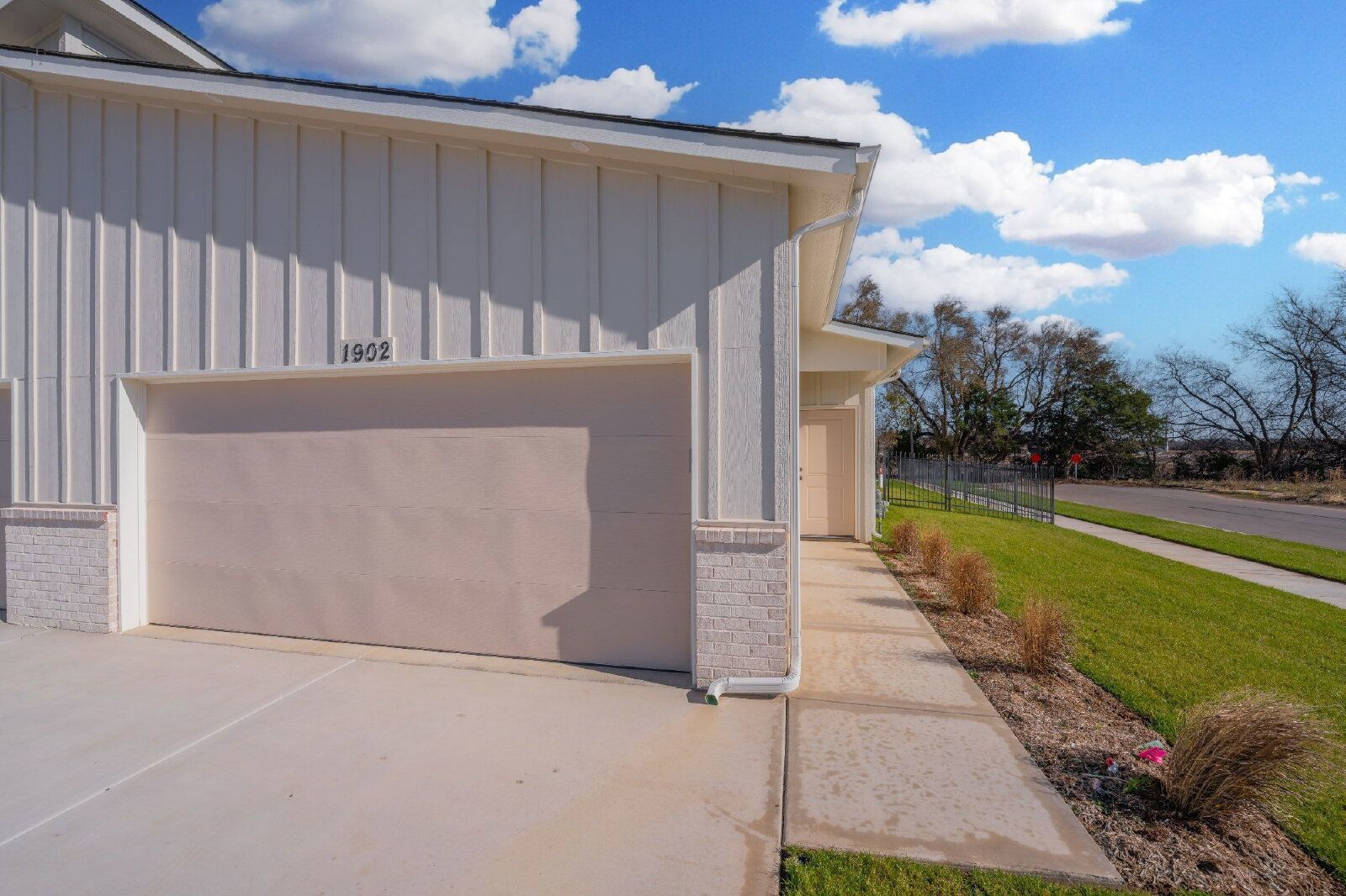 Brand New Three-Bed Two-Bath Townhomes Now Available For Rent LIMITED TIME OFFER: ONE MONTH FREE RENT*! property image